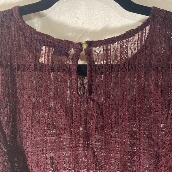 🖤‼️ NWOT “BLUE RAIN” Burgundy Lace Peasant Top - Picture 6 of 6